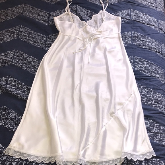 White satin/lace chemise nightgown - Picture 5 of 6